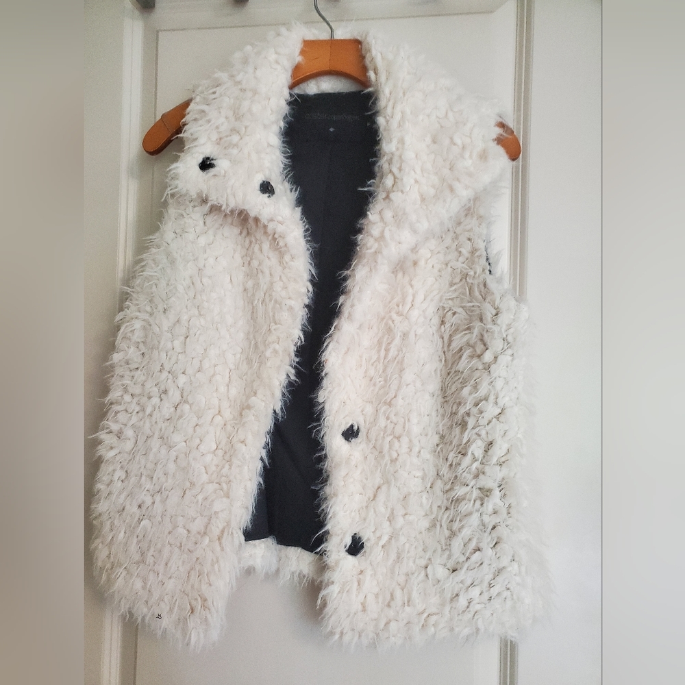 Wool Vest, offwhite size 36 excellent condition, worn few times only